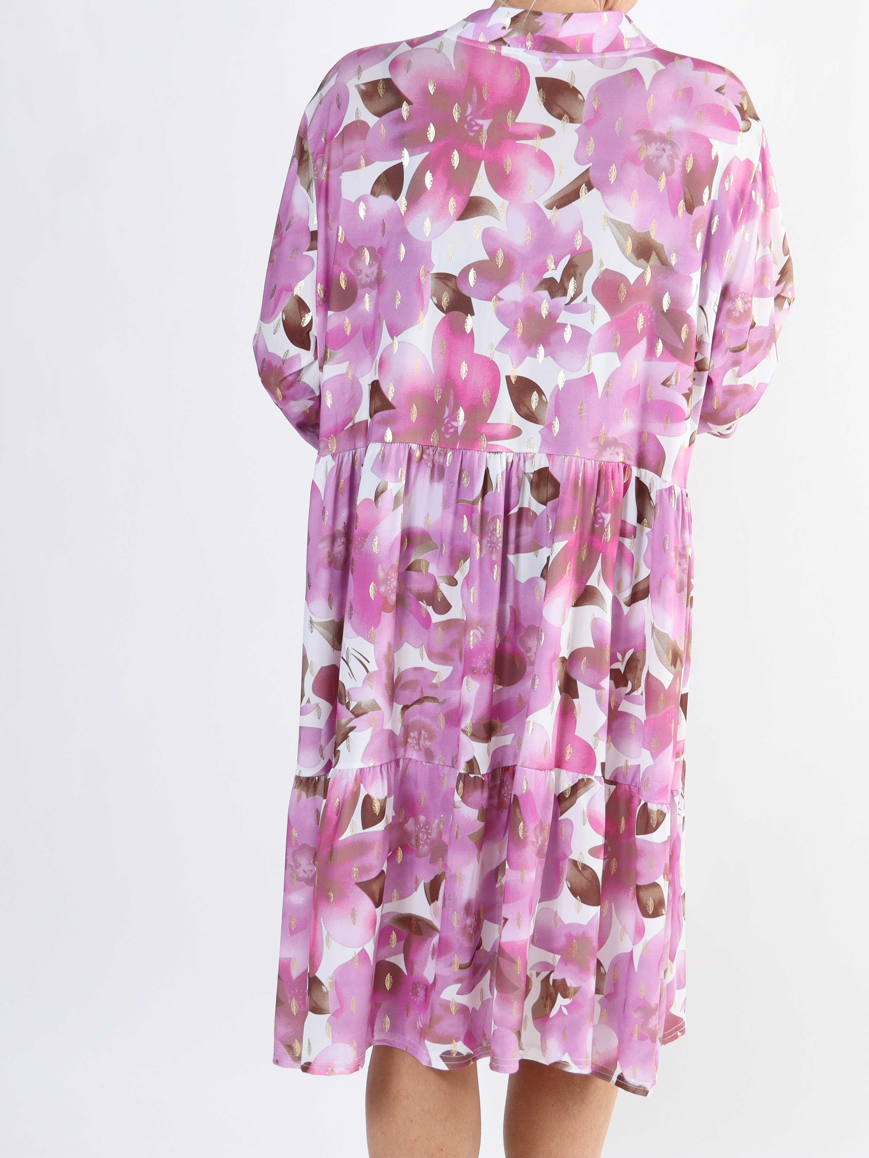 Milano Flower Midi - Plus size kjole med blomsterprint og lag på lag look